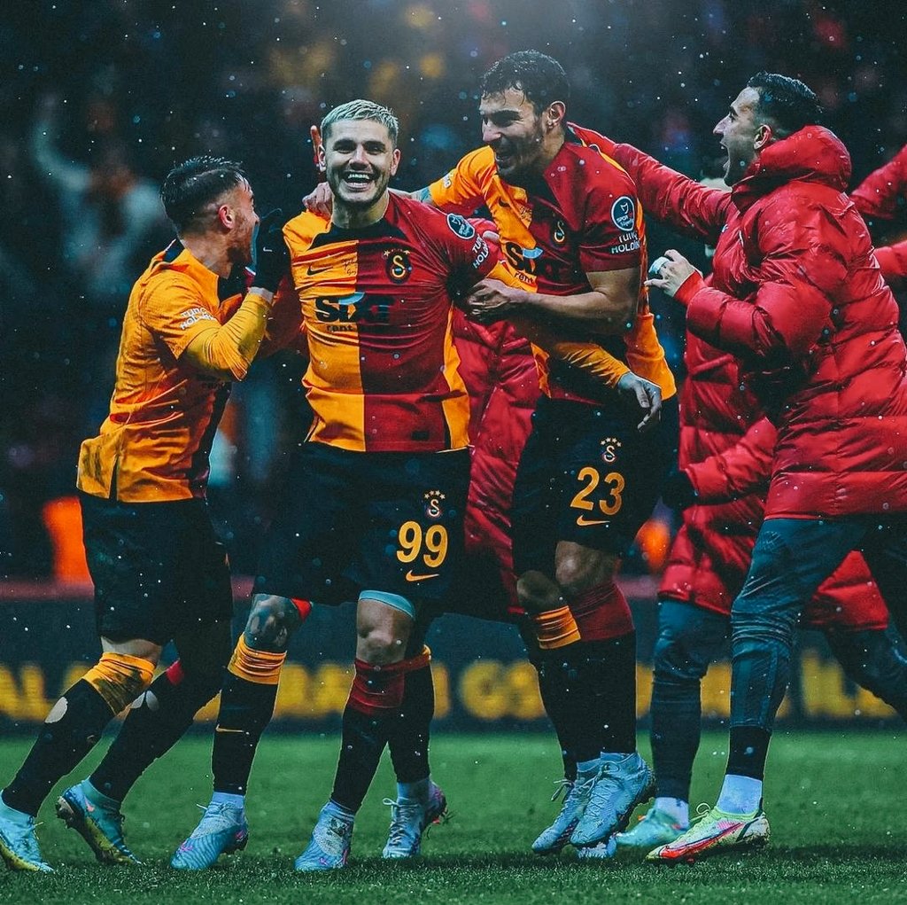 Bugün günlerden yine bir sevda♥️💛