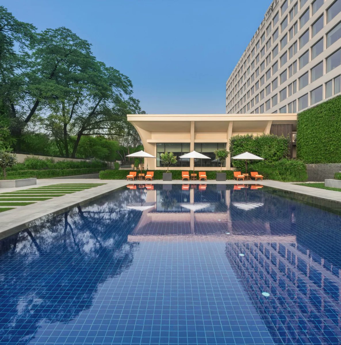 OberoiHotels's tweet photo. Treat your mother to an opulent getaway in the heart of New Delhi with The Oberoi Hotel. With its scenic views and scrumptious meals, this is an experience she will surely cherish.

@OberoiNewDelhi 

#MakeHerDay #MyOberoi #MothersDay #Mothersday2023 https://t.co/KAG9yPXmPS