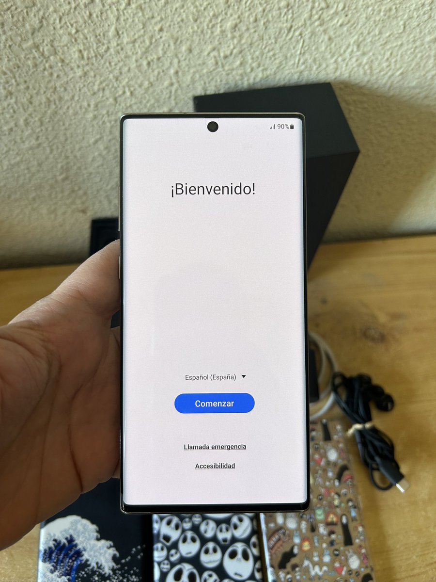 LoLSanlucar's tweet photo. Vendo este Samsung Galaxy Note 10+ de 256GB

Está impoluto con cristal de gel recién puesto y fundas de regalo. 

Lo vendo a 300€ (se puede negociar) a ese precio porque es lo q cuesta la transfusión de sangre a mi perro

Me urge venderlo. 

Un RT?  
Cualquier info DM. https://t.co/DyRQxBmWZp