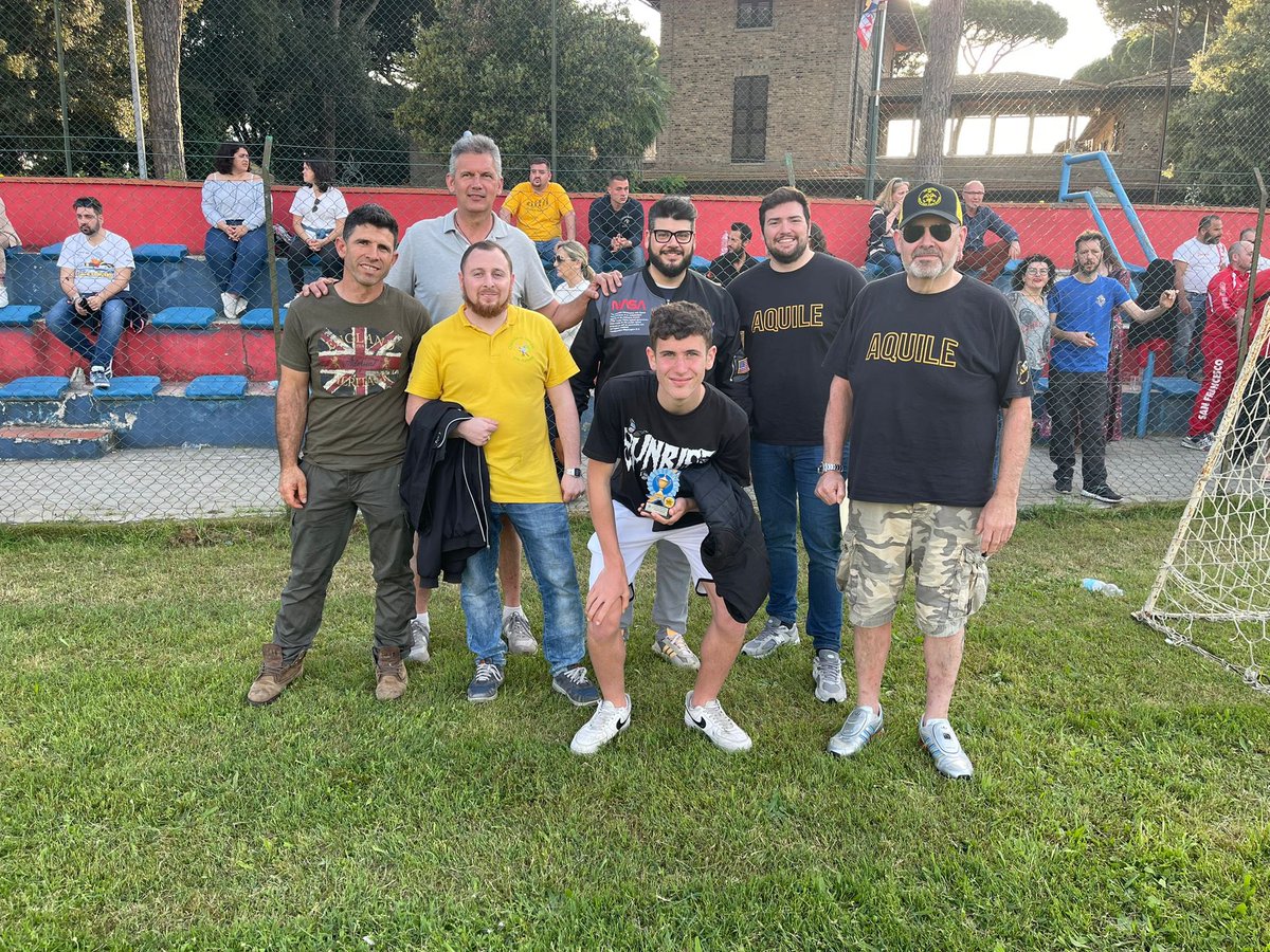 GianlucaRussoSC's tweet photo. Il raccontarsi con gli altri può essere un'esperienza molto importante per la crescita personale. Infatti, spesso ci troviamo ad affrontare situazioni difficili o prendere decisioni importanti nella vita, e il confronto con gli altri può aiutarci a trovare la giusta prospettiva. https://t.co/CQRRp64c02