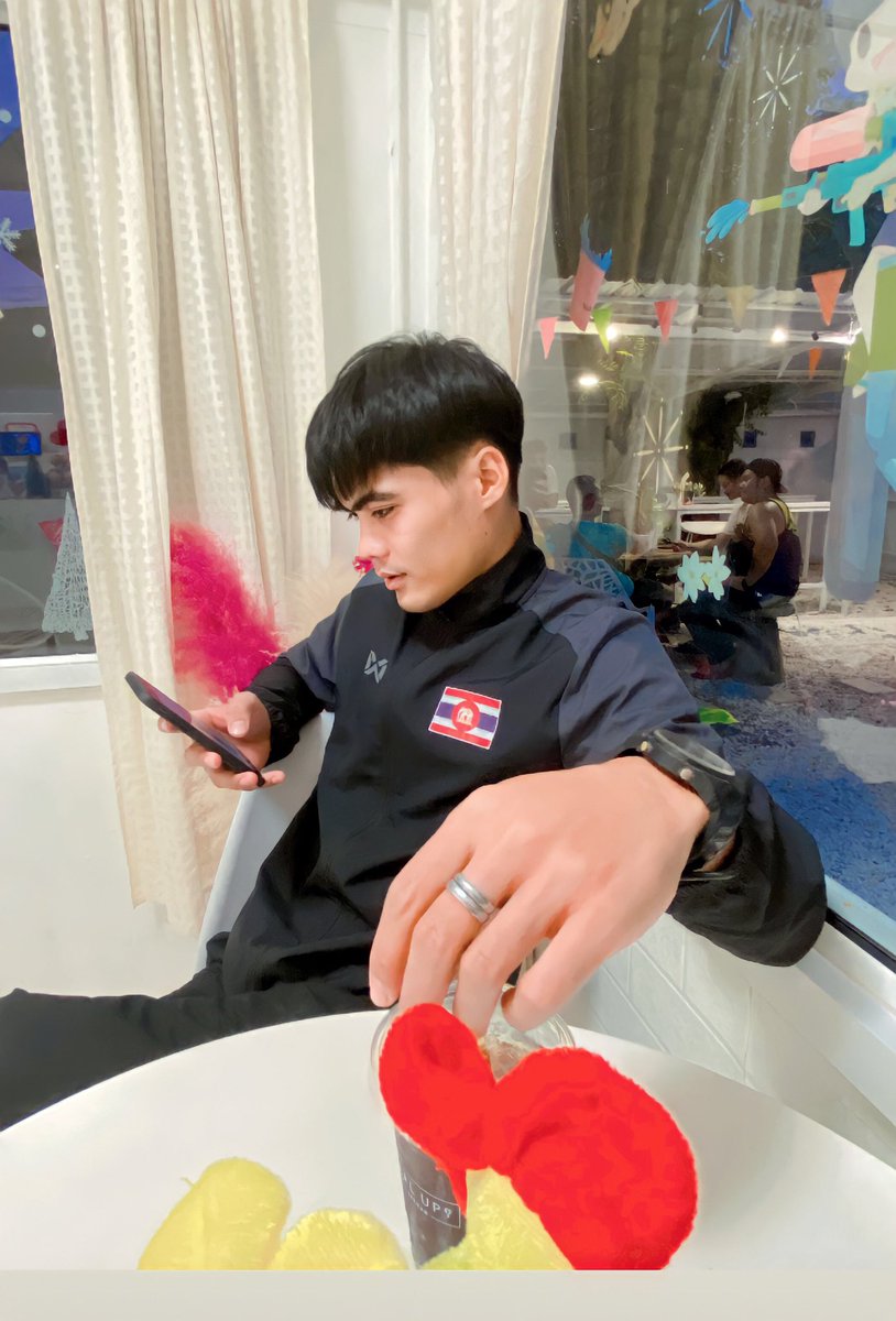 19092542 tweet media