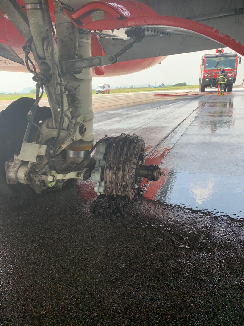 AvSourceNews's tweet image. #INCIDENT | A Nigerian Max Air Boeing 737 on a domestic flight between Yola and Abuja experienced a double tyre burst on landing at Abuja on Sunday May 7.

Read more at AviationSource!

aviationsourcenews.com/incident/max-a…

#MaxAir #Nigeria #Abjua #AvGeek