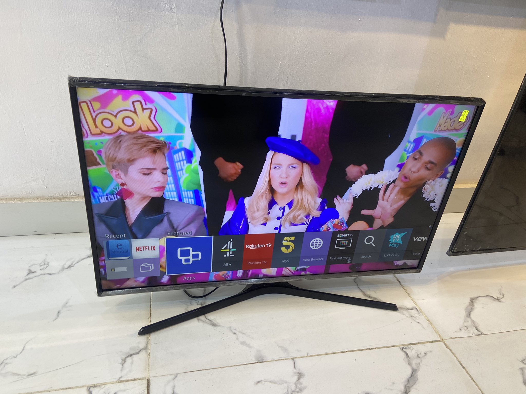 lanthan marts lemmer Onlinealaba smart TVs and general electronics on Twitter: "Samsung 32” smart  tv with WiFi direct, Bluetooth Netflix etc Price - N85k  https://t.co/B4SIf9oYn6" / Twitter