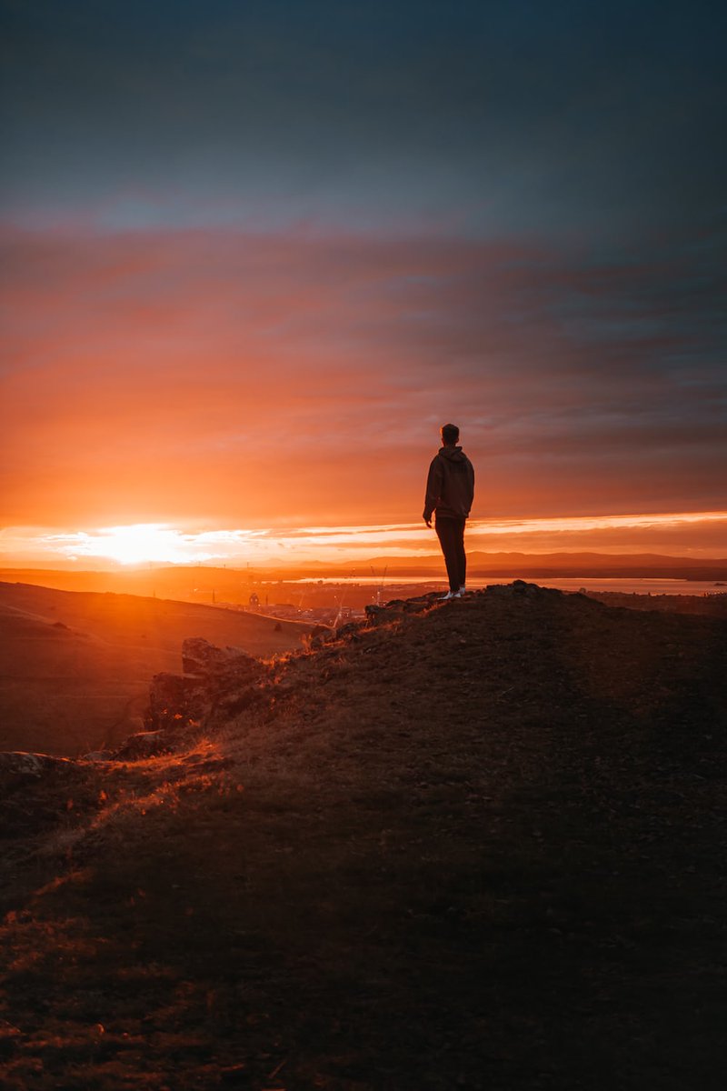 Page_adventure's tweet photo. There comes a time when everything falls. Such are the times when standing means the world.
#happynewweek #mondayvibes
#fall #everything #meanstheworld #suchtimes #time #atimeforeverything https://t.co/DGeXNhPpIL