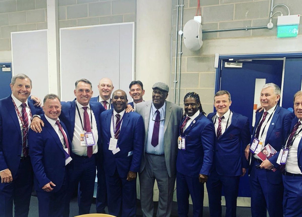 Great to meet up with Clyde best yesterday ⚒️ledge⚒️ and the hammers are coming good towards the business end of the season ⚒️ is there a European trophy coming ? 🏆⚒️