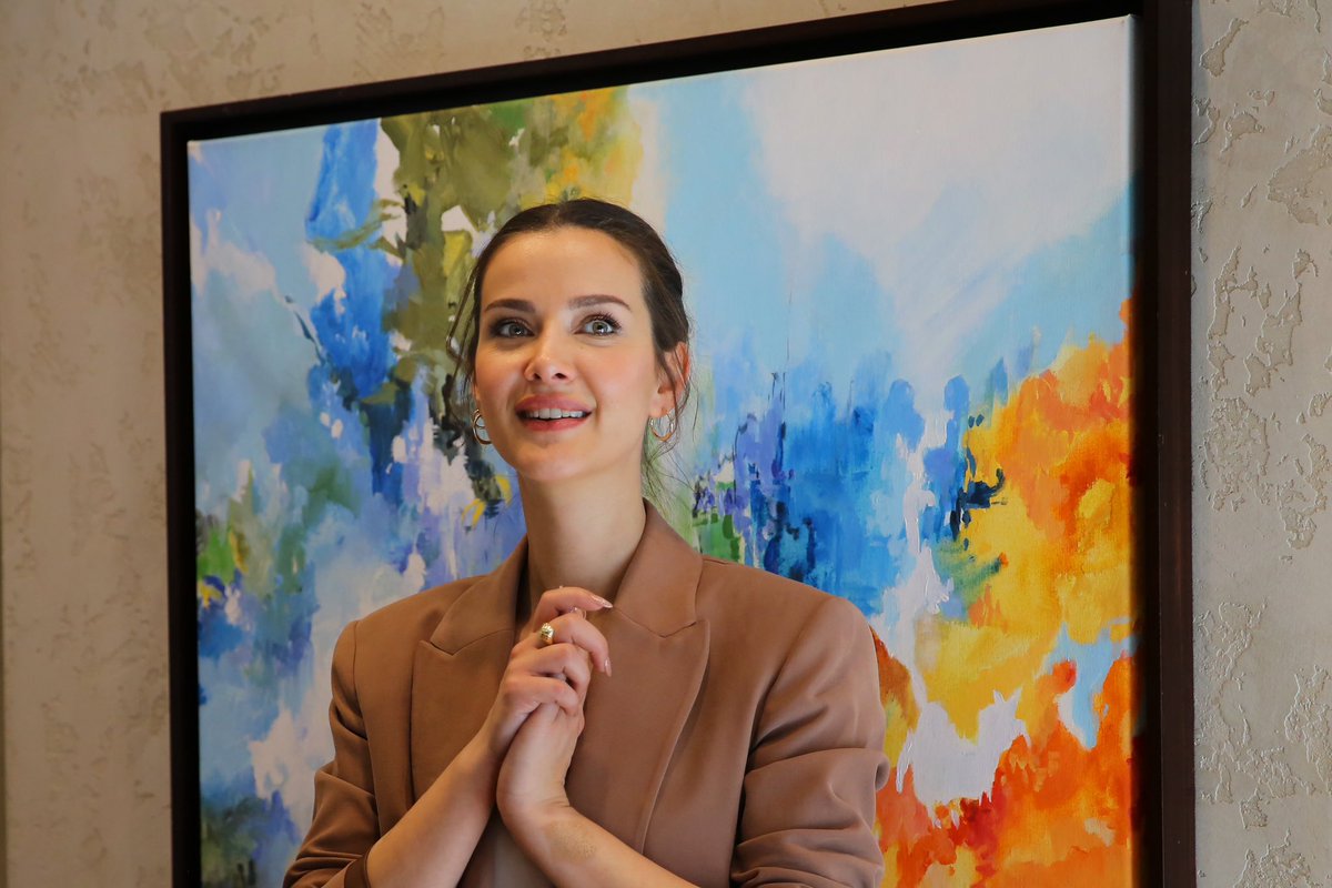 MuzikveTV's tweet image. #YürekÇıkmazı 23.Bölüm Özet ve Kareleri

Görelilerin Ali Fuat’ın kızının yaşadığını öğrenmiş olmaları Halil’in planlarını alt üst eder. Halil’in işi şimdi çok daha zordur, iki hayati meselesi olmuştur artık. Ali Fuat’ın masumiyetini ispatlamaya çalışırken, Görelilerin Zeynep’in…