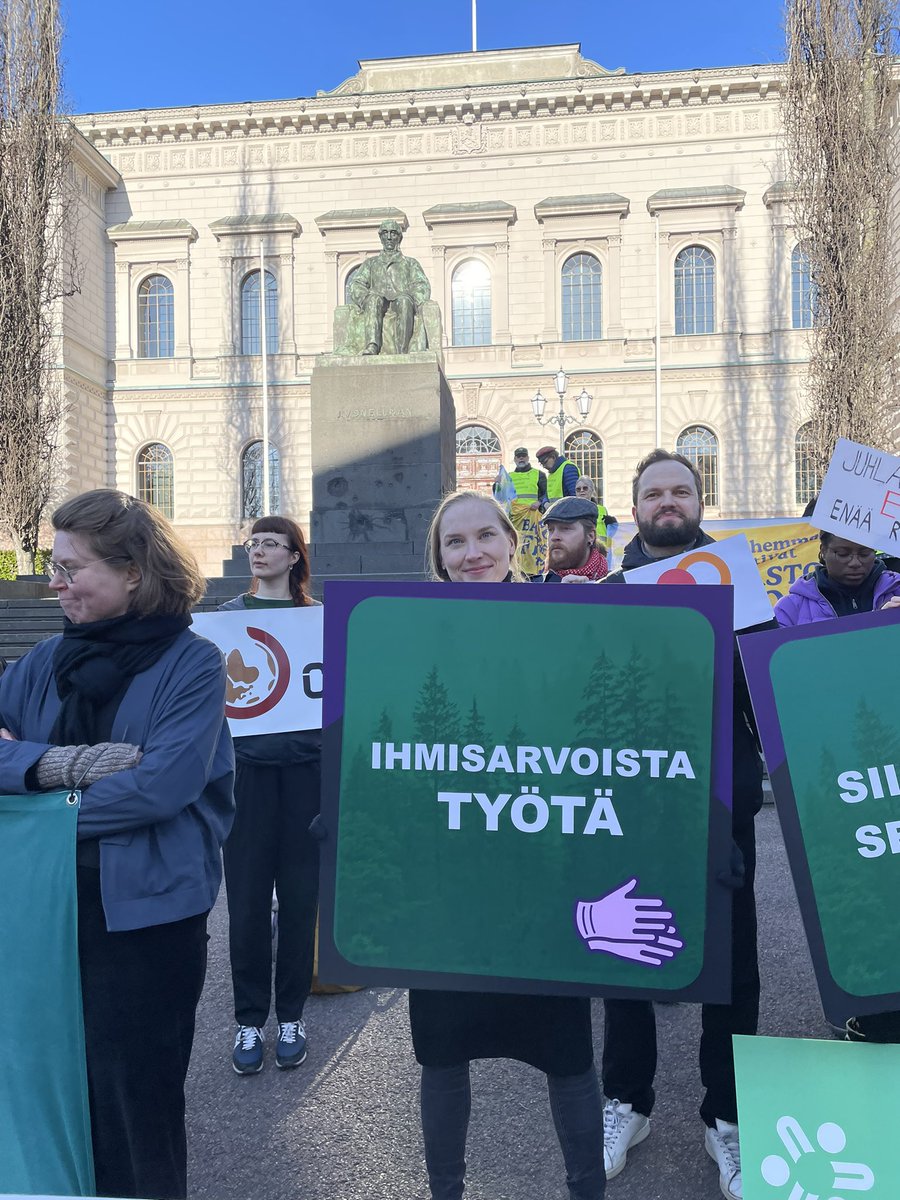 Siirtymä hiilivapaisiin tuotanto- ja palvelutehtäviin on tehtävä oikeudenmukaisesti.
👉 Tarvitaan osaamisen päivittämistä ja ihmisarvoisia työpaikkoja Suomessa ja maailmalla. 

 Terveisiä hallitusneuvotteluihin! #OikeudenmukainenSiirtyma