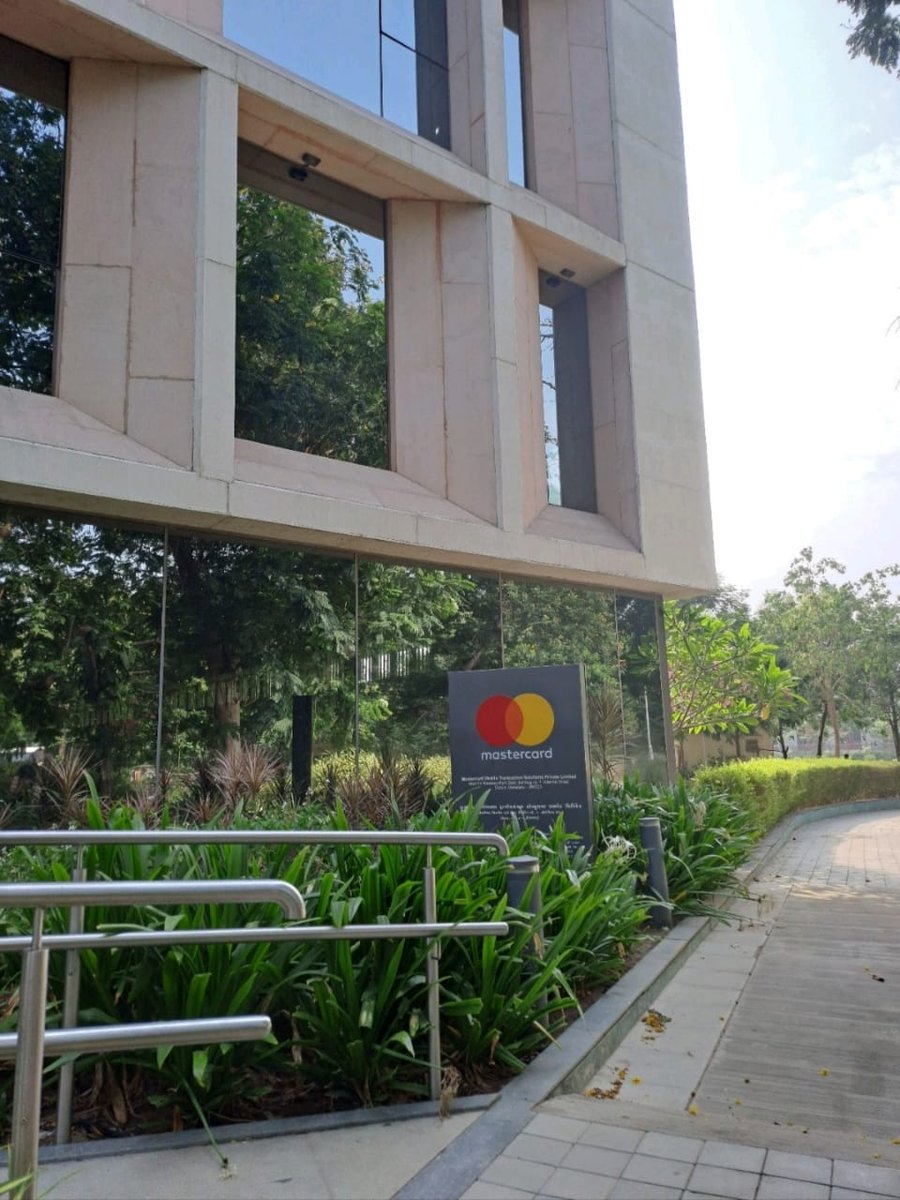 AneriSonani's tweet photo. Excited to share that I had the opportunity to attend the Workshop at @mastercardindia Vadodara and it was an incredible experience.💫
#wln #designthinking #pricelesspossibilities #ddit #lifeatmastercard #visit #experience #technology #culture #connections https://t.co/0OiUL74p45