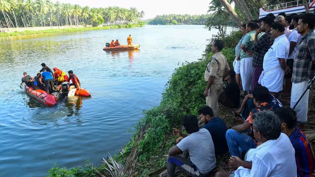 A double-decker boat carrying more than 30 passengers capsized on May 7 night off a beach in southern India, & more than 22 people including children died. 

In Images 📸
moneycontrol.com/news/photos/in…

#Kerala #Malappuram #BoatAccident
