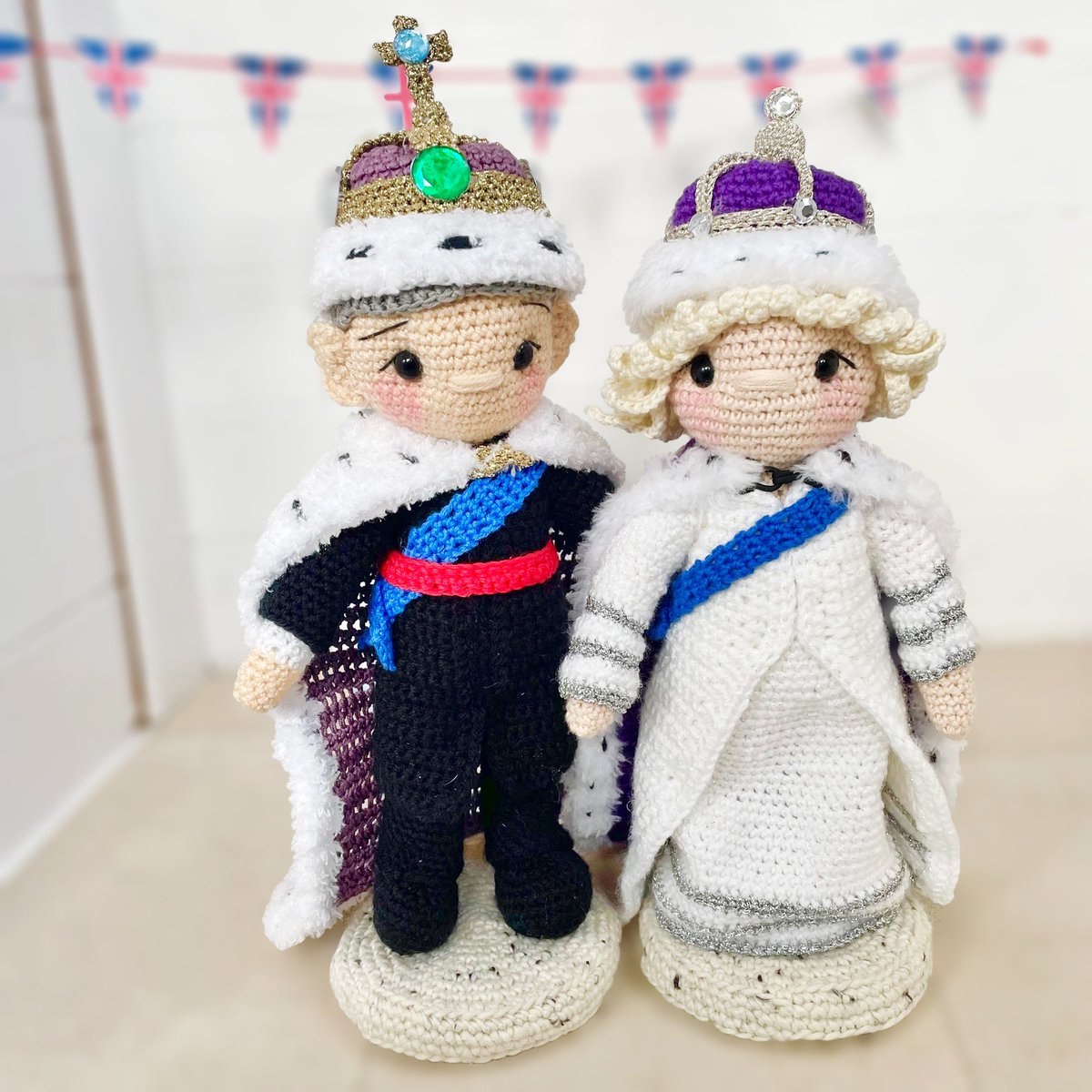 CraftEllies's tweet image. En route via Windsor Castle for some horse racing. I wonder if we’ll see the King and Queen 🤩

#Coronation #Coronation2023 #CoronationConcert #WindsorCastle #hobbycraft #knitcraft #london #bestofbritish #crocheting #postboxtopper #amigurumi #kingandqueen #kingcharles #crochet