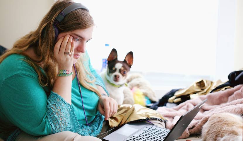 Vrouwen met een beperking kunnen te maken krijgen met discriminatie vanwege hun beperking en omdat zij vrouw zijn. Dit versterkt elkaar. Vrouwen met een beperking kijgen vaker te maken met verschillende vormen van achterstelling. Lees het artikel hierover👇bit.ly/3NNti4l