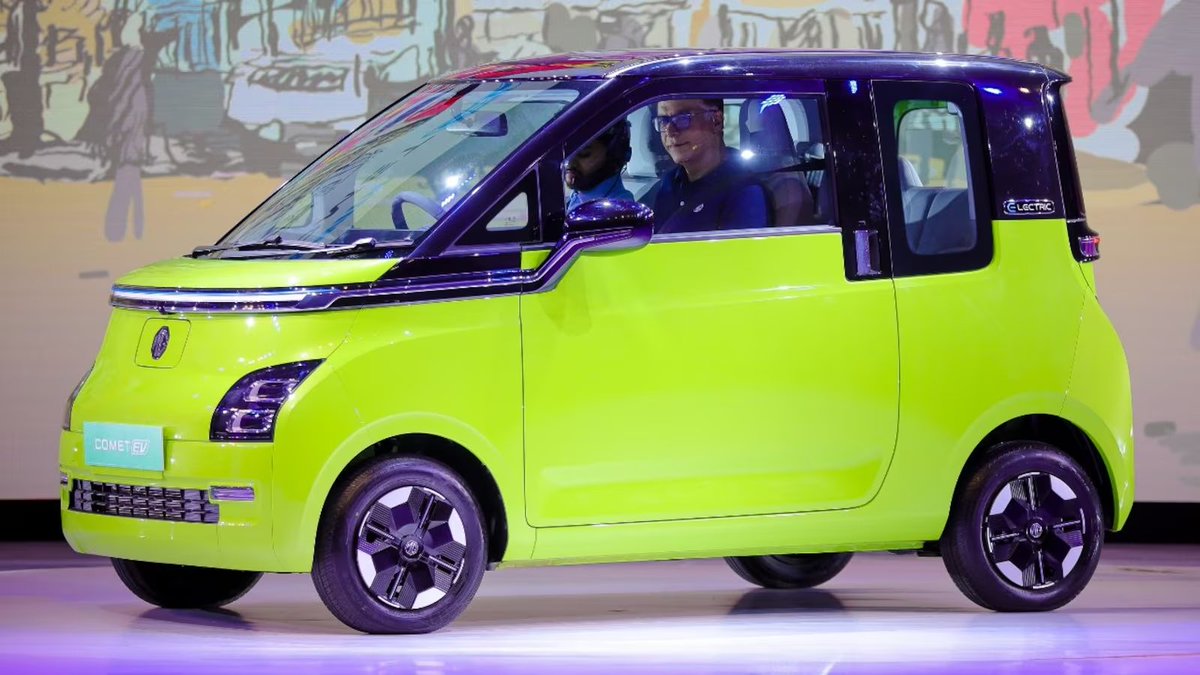 evfyme's tweet photo. Small in size, big on power but how much of a car do you want?
#cometEV #MGMotorIndia #evfy https://t.co/lZ9MviHPqI