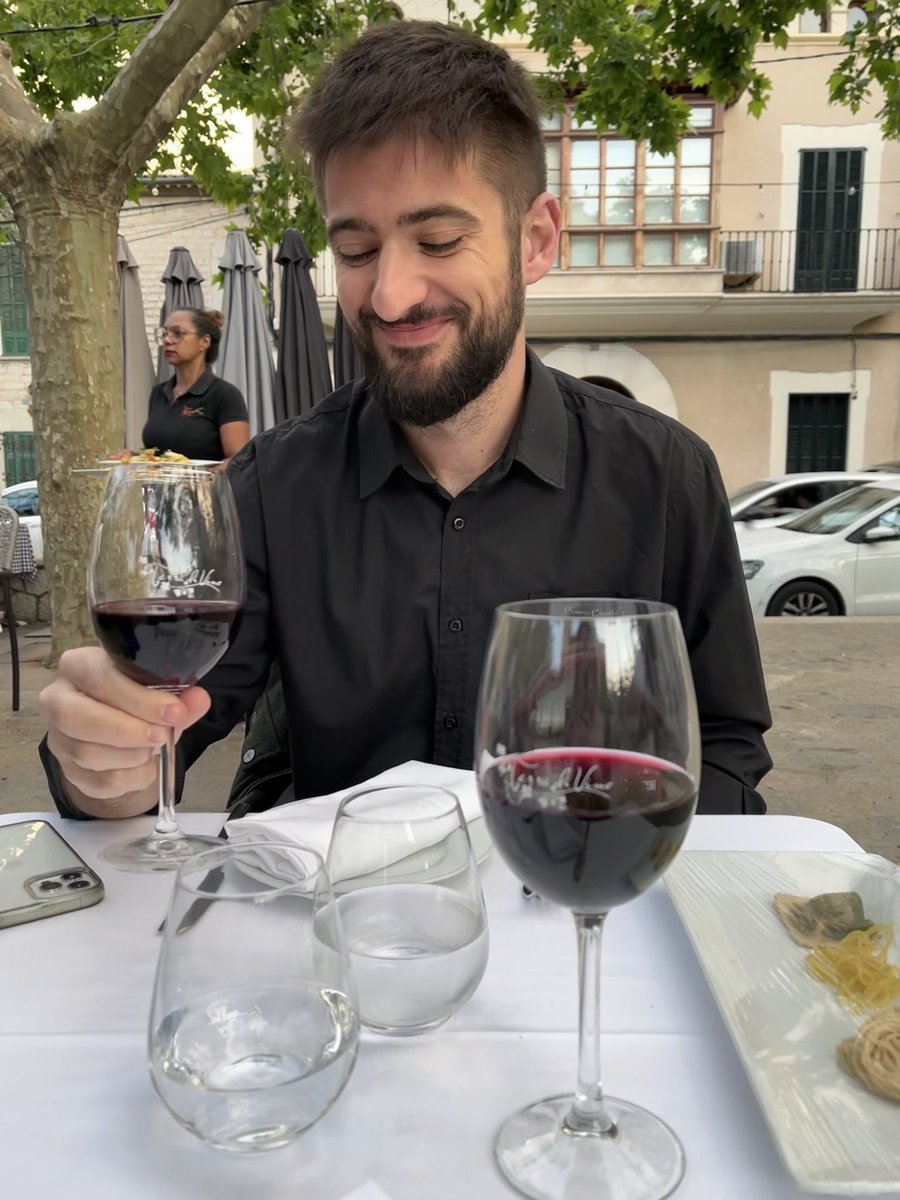 Clararamalama's tweet photo. El sábado Vic y yo tuvimos una cita romántica y es que 😍🫠 https://t.co/ZaJxDXnavw