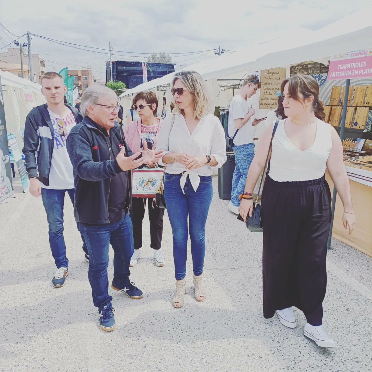 Ahir, la companya i directora general de comerç <a href="/RosanaSeguiSanm/">Rosana Seguí</a> , ens va acompanyar a visitar la XXI Fira del Comerç de Riba-roja. Gràcies!