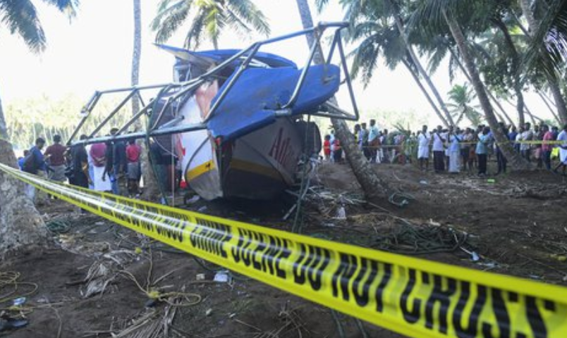 Tourist boat capsizes in southern #India, at least 22 dead

#Kerala   #BoatCapsizing  #PoorappuzhaRiver
article.worldnews.com/view/2023/05/0…