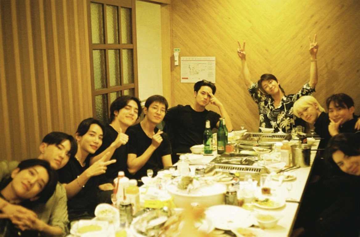 tinkswonu's tweet photo. seventeen’s monthly meeting 🖤 https://t.co/OcGkaeJ9ui