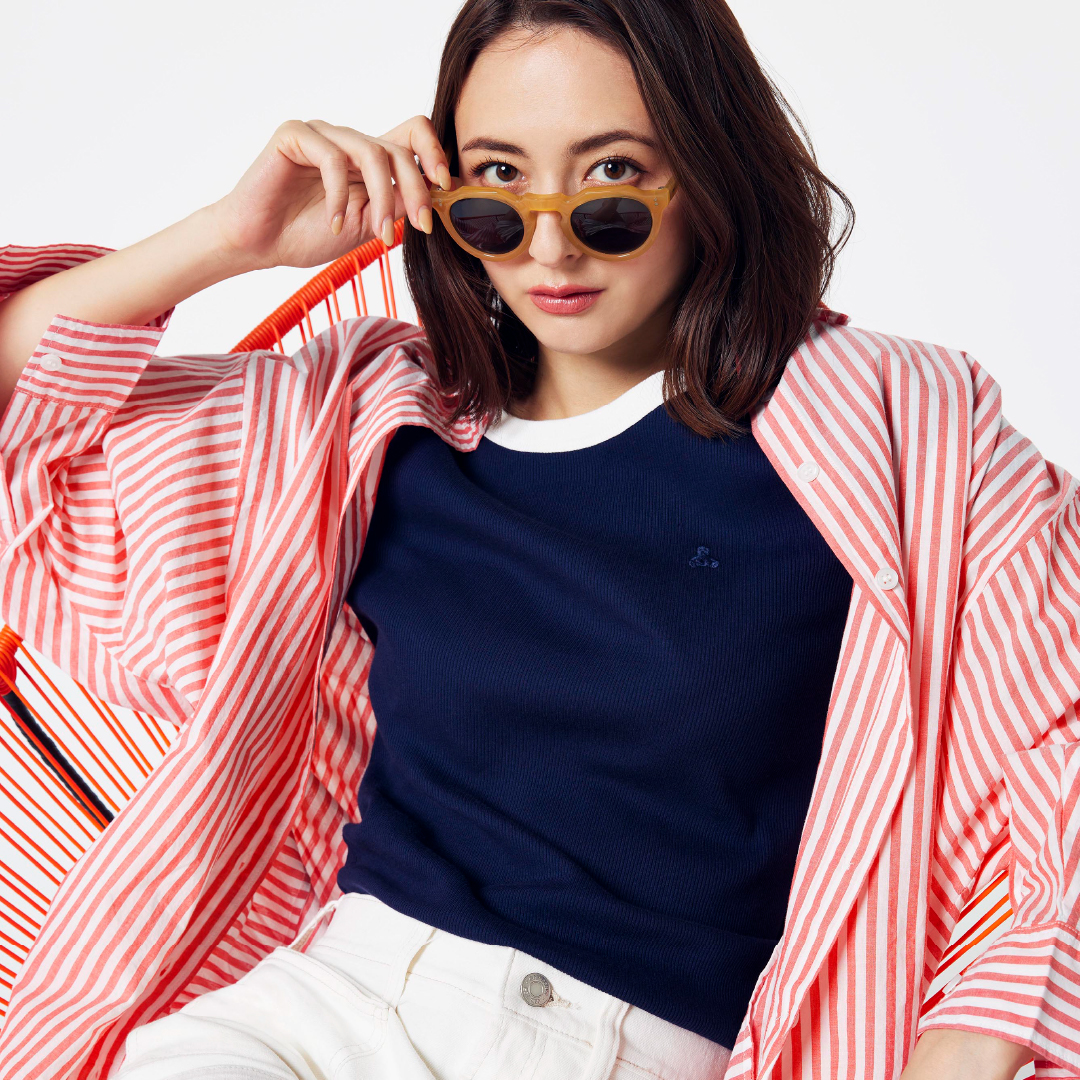 Gap_JP's tweet photo. アメリカン・トリコロールのカラーリングが初夏にピッタリ。
リブTシャツとショートパンツも、オーバーサイズのシャツを羽織れば上品でヘルシーな着こなしに。

エリーローズ（モデル・DJ・コラムニスト）@_ElliRose
#Joyofcolor #Gap

https://t.co/3V52AwTh7m https://t.co/PBqUqeLe1H