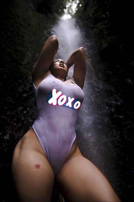 Te gustar&iacute;a estar conmigo bajo la cascada? 😉  https://t.co/uwXqKk5OC2 https://t.co/UAqP49f4Ga