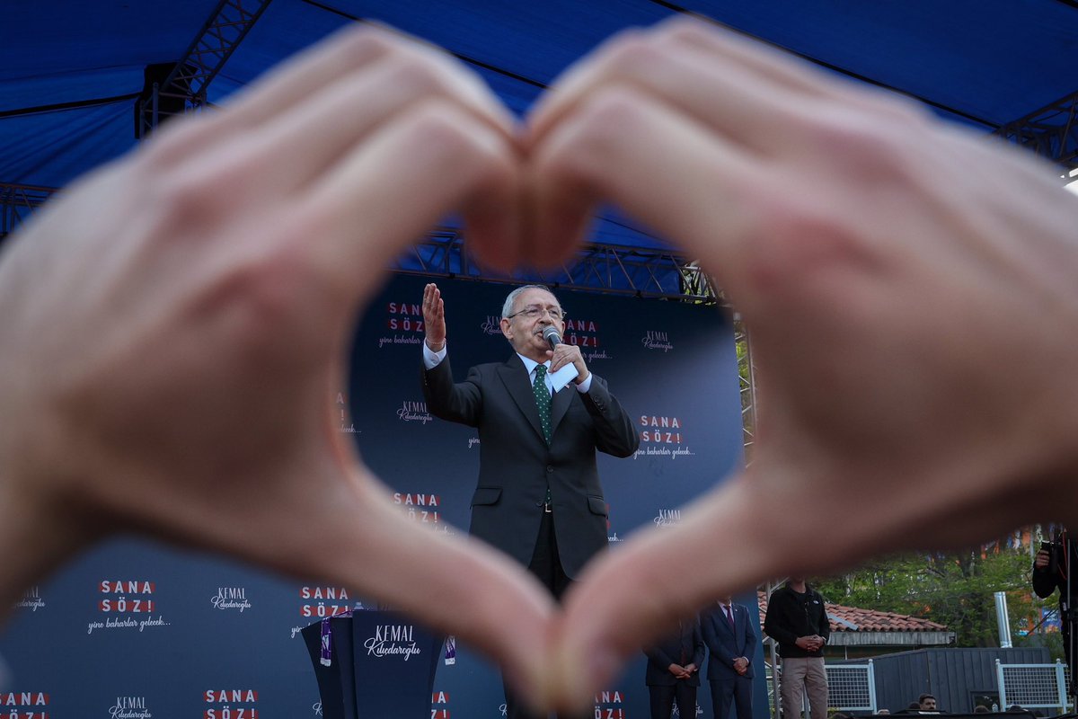 BeyhanArk2's tweet photo. Çok suç işledikleri için hesap vermekten korkuyorlar. Yoksul ailelerin çocuklarını muhalefetin üstüne salıyorlar. Devlet partisi oldular, her tür saldırıyı rahatça organize ediyorlar..
#İlkTurdaBitirelim
Türkiye yeniden huzura kavuşsun.

KA Z A N A C A Ğ I Z👊✌️
Sevgiyle❤️ https://t.co/8mQtPJdvNb