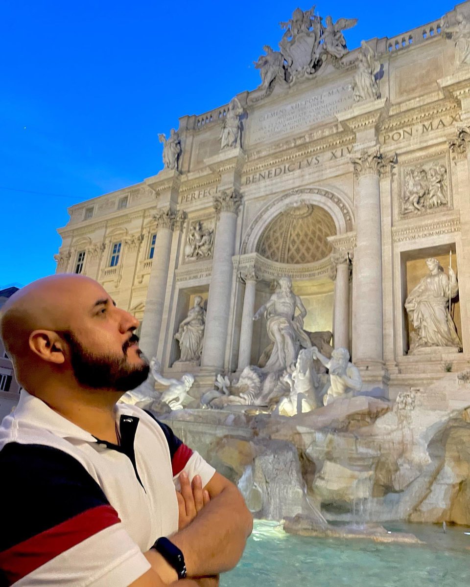 SocioRockstar's tweet photo. #FuenteDeTrevi de noche⛲️🌙🇮🇹 #Italia #Roma #FontanaDiTrevi #Gelato #Europe #Europa #Rome #Eurotrip #Beardmen #CubBear #Bear #ChubBaldAndAwesome #BearsOnInstagram #InstaBear #ImNotAbearNotYetAwoman #Gordito #Oso #DadBod https://t.co/UAGiQq39vR