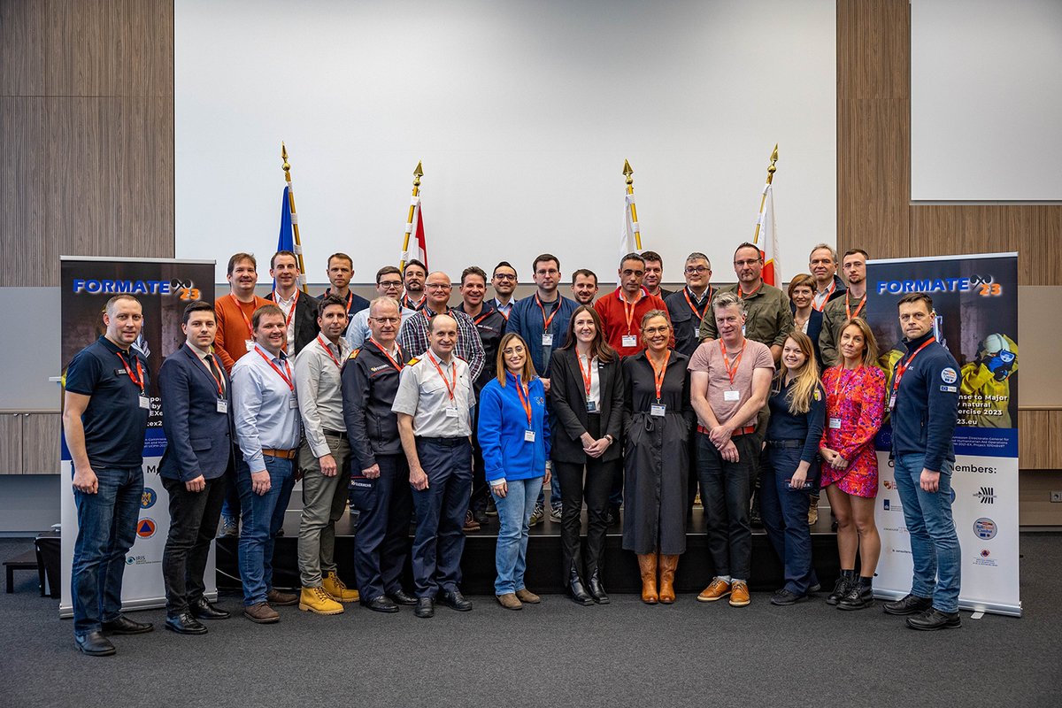 feuerwehrAT's tweet photo. #FORMATEX23 ist eine von der #EU finanzierte multinationale Großübung mit 20 Organisationen & 335 Teilnehmern, um die Zusammenarbeit zwischen europäischen Mitgliedern bei Großschadensereignissen, ausgelöst durch Naturgewalten, zu verbessern. https://t.co/w9hNZZdx9X https://t.co/cALwg5sAiZ