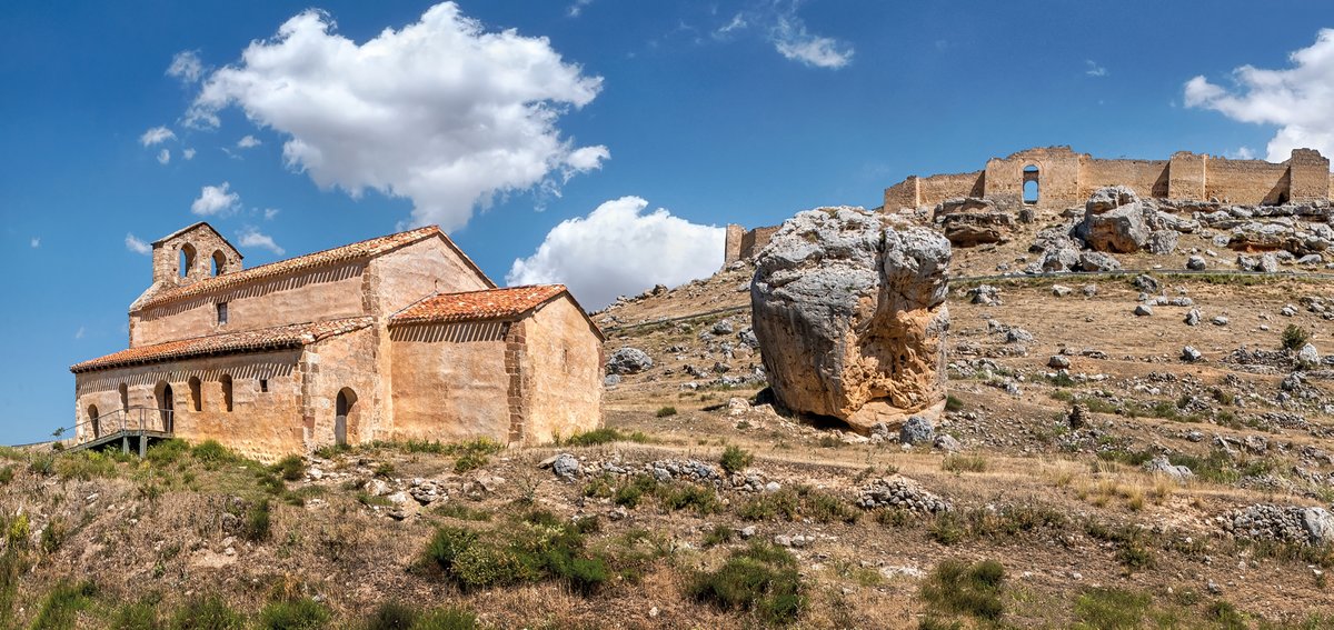 sorianitelaimag's tweet photo. Situada a los pies del castillo de Gormaz📍, encontramos la ermita de San Miguel de Gormaz, una pequeña iglesia románica de finales del siglo XI.
¿La conocías?😉
https://t.co/JuYNtrsLoD
#castillodegormaz #ermitasanmiguel #gormaz #soria #castillos #historia #sorianitelaimaginas https://t.co/YKAoFic14v