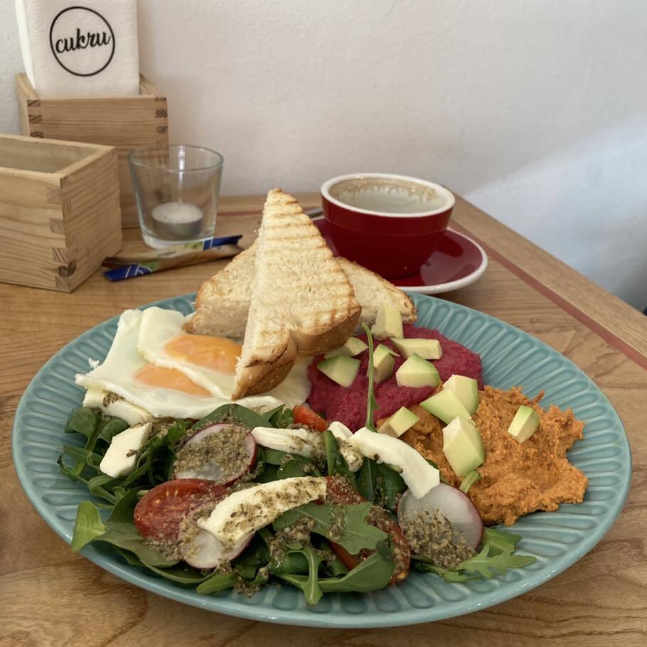 smakiblog's tweet photo. 🥗 hummusowa micha
☕️ americano
💰 37 zł
🍽 https://t.co/Ds06cLItup
🏘️ Jelenia Góra
🚂 15 min. od stacji kolejowej Jelenia Góra
🚌 15 min. od dworca autobusowego
#przystanekd #smakidolnegośląska #visitD #śniadanie #breakfast #jeleniagóra https://t.co/tECup5CWOk https://t.co/nLTVlj3Ew2