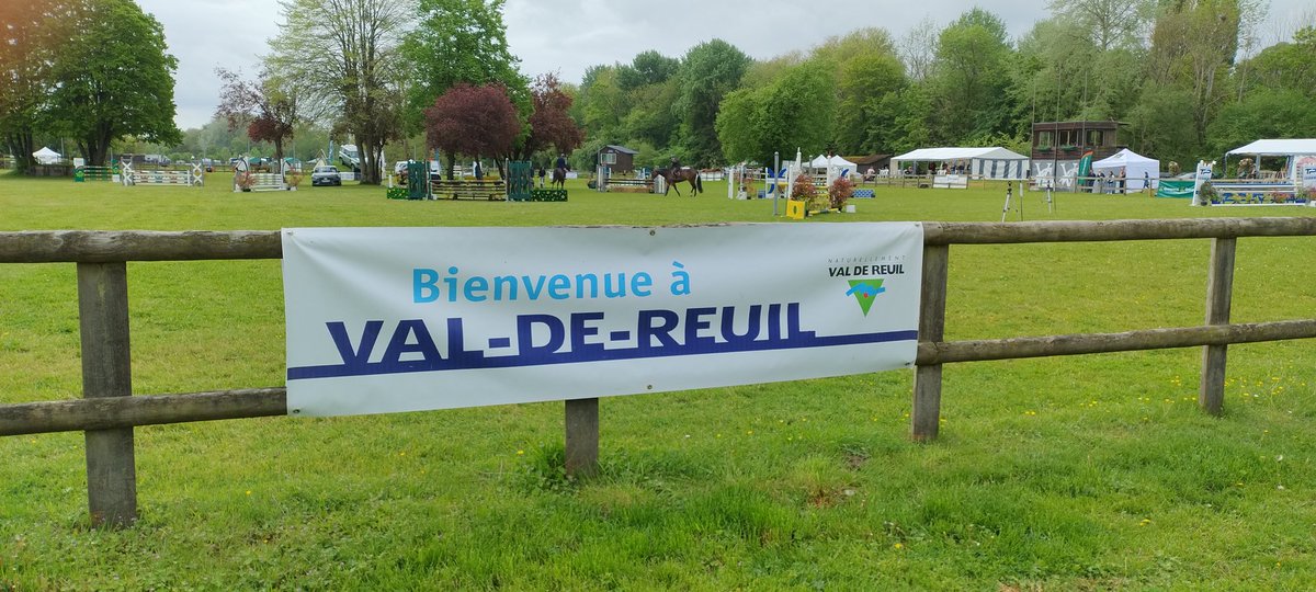 JumpingVdR's tweet photo. Le @JumpingVdR ne serait pas ce qu'il est sans le très apprécié soutien logistique des équipes de @valdereuil_info 🙏👍👌 https://t.co/IbNQ1mZruT