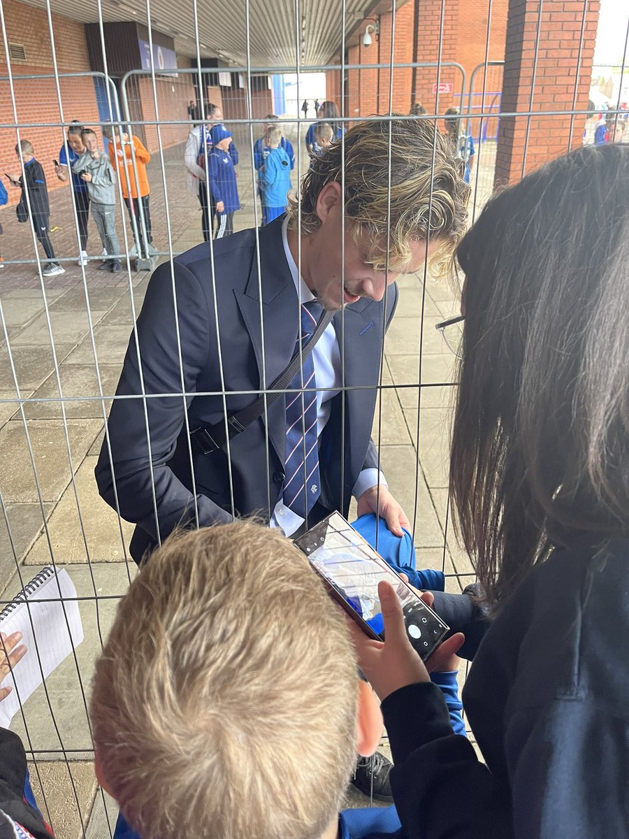 X30LSS's tweet photo. @ToddCantwell_10 appreciate you taking the time to sign my boys shirt and a photo! Top man! https://t.co/HM4VskSCB8
