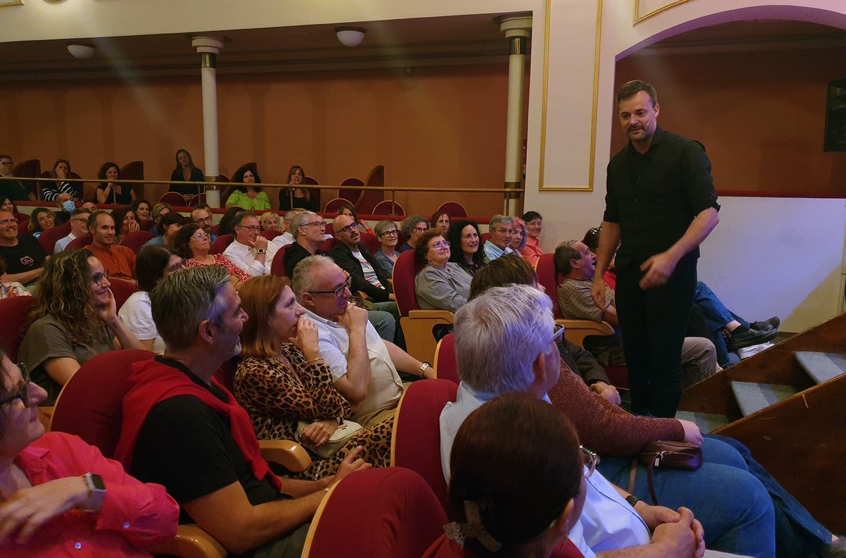Culturalmeria's tweet photo. 🌟 🎭 Tras el pasado éxito de David García-Intriago y La Líquida Teatro con 'Hambre', vuelven al teatro Apolo con 'Ellas de oro' ensalzando y homenajeando del papel de la mujer en tiempos del teatro del siglo de oro.

#AlmeríaEsCultura @WindCruz https://t.co/fiE4PL8czk