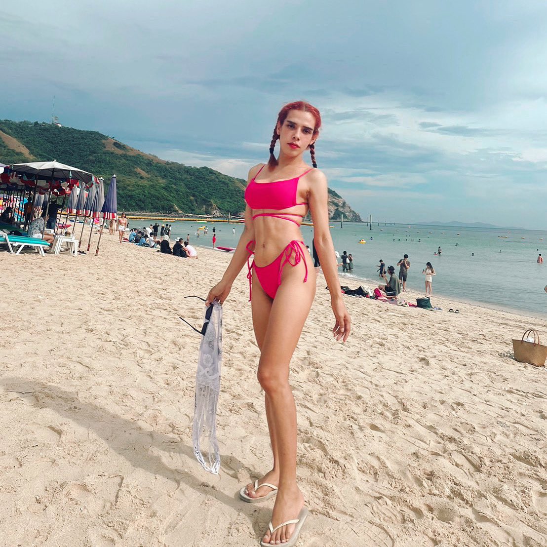 Gusgus4289's tweet photo. My summer🕶️👙 https://t.co/3BSUVZwvtD