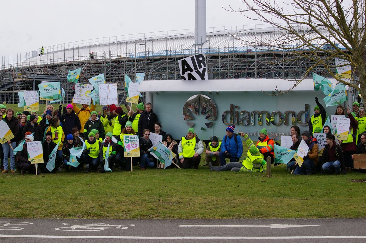 ProspectDiamond's tweet photo. Members of @ProspectUnion working @HarwellCampus in Oxfordshire are to take a second day of strike action on 10 May in a dispute over pay, job losses and redundancy terms. This follows a previous strike on 15 March.
Full press release - https://t.co/Kjv8EitOdl https://t.co/puRVNdjDeJ