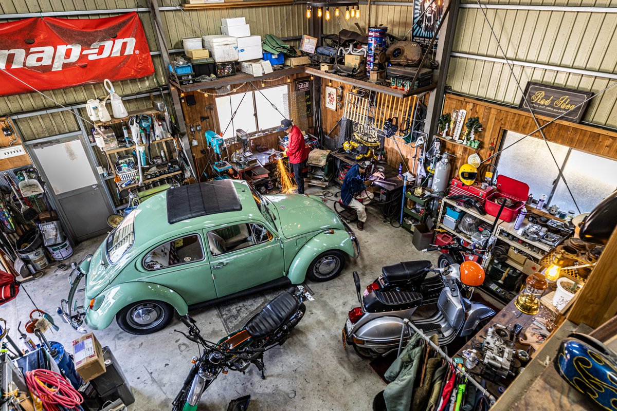 aso_vehicle's tweet photo. ガレージで愛車VW Type1を手入れする。
OUTDOORあそびーくるVOL.20絶賛発売中❗️
#garagelife #lifestyle #vwtype1 #vw #type1 #beetle #タイプ1 #フォルクスワーゲンタイプ1 #ビートル #ガレージ #ガレージ工房 #男の隠れ家 #ガレージライフ #scadworks #あそびーくる #outdoorあそびーくる https://t.co/9Z3fR2Q7xL