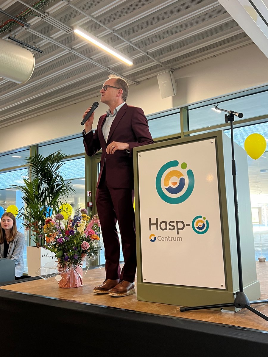 Vrijdag was het zover: de laatste feestelijke opening van Scholen van Morgen! 📷
Vlaams minister van Onderwijs <a href="/BenWeyts/">Ben Weyts</a>  opende Hasp-O Centrum te Sint-Truiden, het 182e en laatste project dat in gebruik genomen wordt.
pressroom.agrealestate.eu/nl/scholen-van…