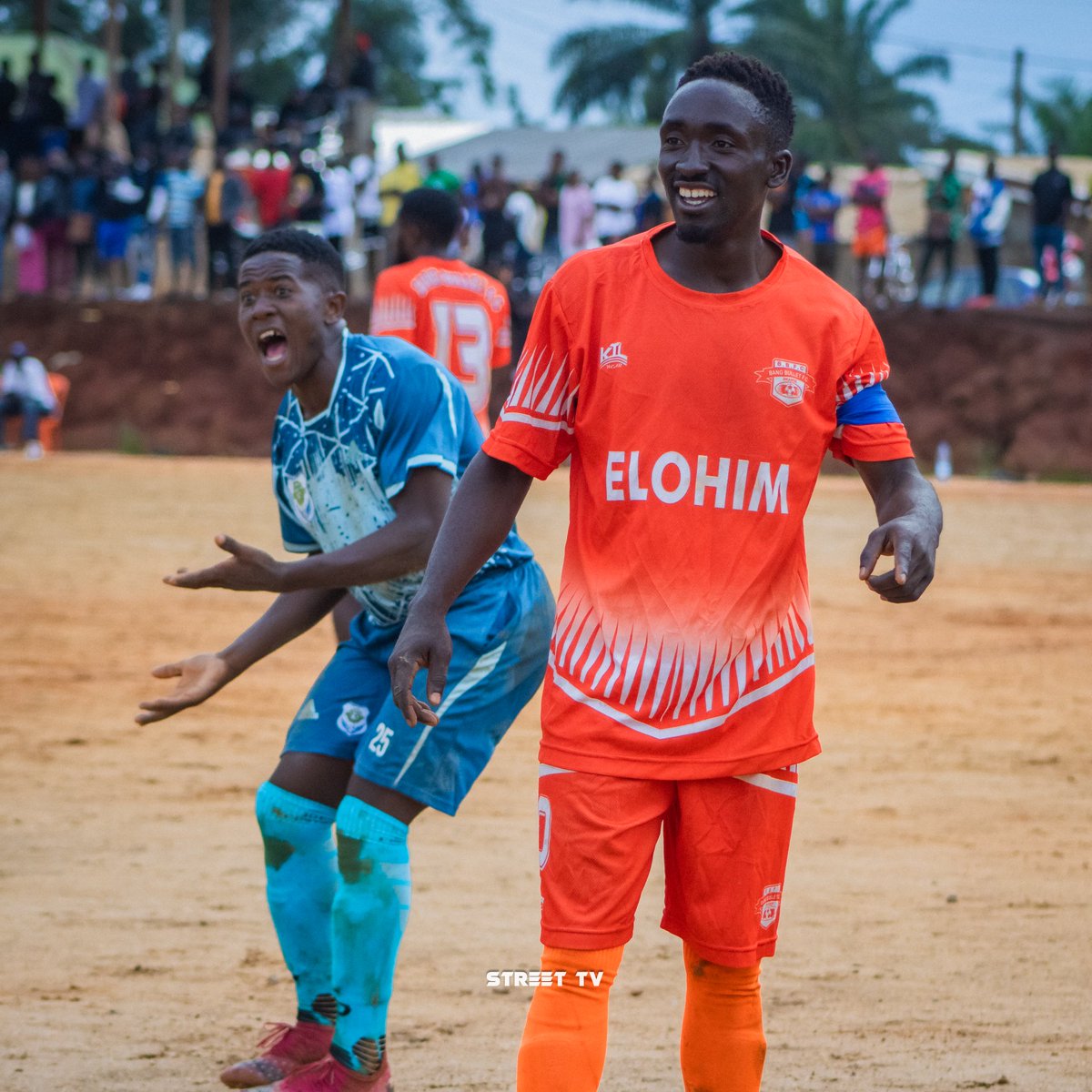 Two sides of football
.
#cupofcamerooon #fecafoot #photography