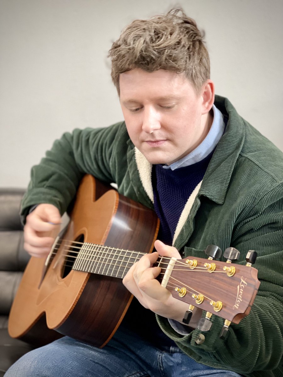 krnjkelly's tweet image. I heard @imcalledjam #Legend play the most amazing instrument made right here in #NorthernIreland. @LowdenGuitars come alive in the hands of the artist. The passion and love behind the brand can be heard in every stroke of the chords. @biztradegovuk @InvestNI