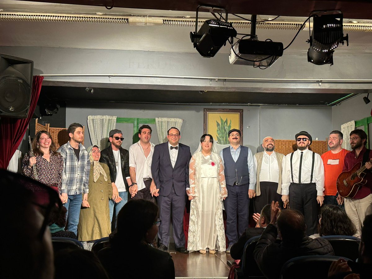 Dün akşamki oyunumuzda bizleri yalnız bırakmayan seyircilerimize teşekkür ederiz...