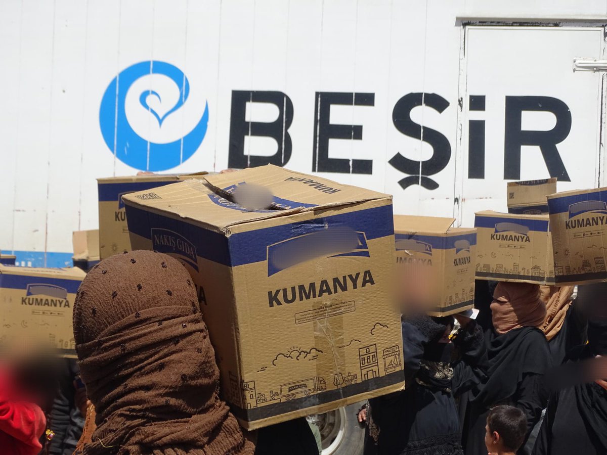 BesirAssoc's tweet photo. With the support of our benefactors, we share the goodness and provide a smile.

 We continue to distribute food rations to our Syrian war weary, who try to survive despite all the difficulties and impossibilities.
#goodnessiseverywhere

For your support ; 👇 https://t.co/MplyNLQzvM