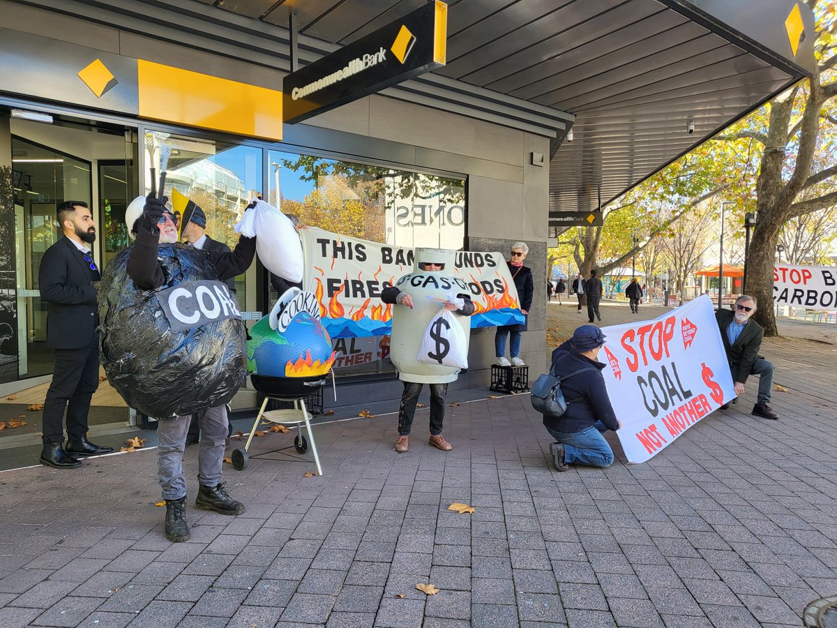 350Australia's tweet photo. Welcome to the @CommBank #BreakUpWithGas Week of Action! Activists across the country are demanding the biggest of the big 4 end their long term relationship with oil & gas: check out the actions in Elsternwick and Canberra today: https://t.co/7VKtl61bd8