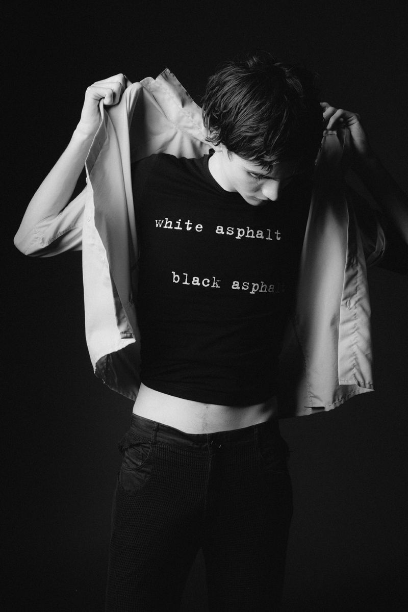 paper_muse's tweet photo. #HeroMagazine #29/ https://t.co/AnWHpYct92: RAF SIMONS #ColinGibet, #FredericBittner, #IliasLoopmans, #KonradBauer & #BayeSeye, Photo #AllanHamitouche, Styling #DaveySutton
#SS23 #RafSimons #패션사진 #패션화보 #남성패션 https://t.co/cgRSueNY6L