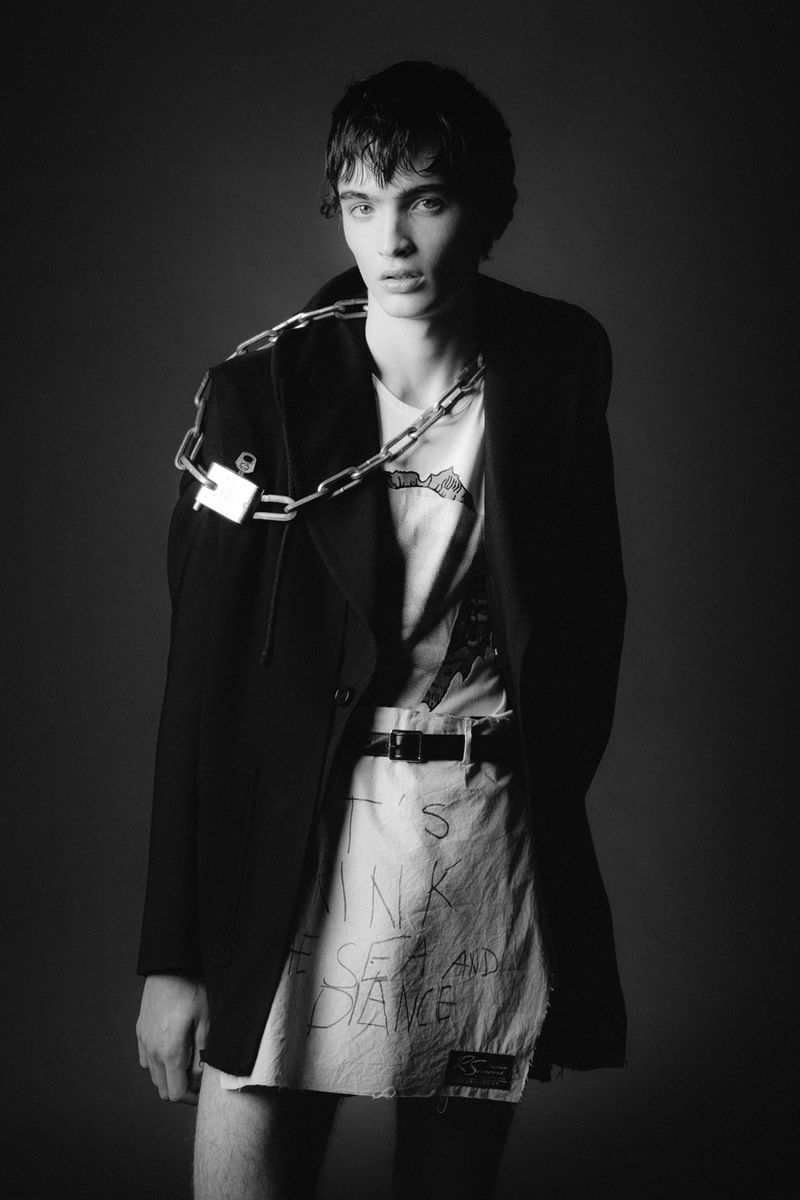 paper_muse's tweet photo. #HeroMagazine #29/ https://t.co/AnWHpYct92: RAF SIMONS #ColinGibet, #FredericBittner, #IliasLoopmans, #KonradBauer & #BayeSeye, Photo #AllanHamitouche, Styling #DaveySutton
#SS23 #RafSimons #패션사진 #패션화보 #남성패션 https://t.co/cgRSueNY6L