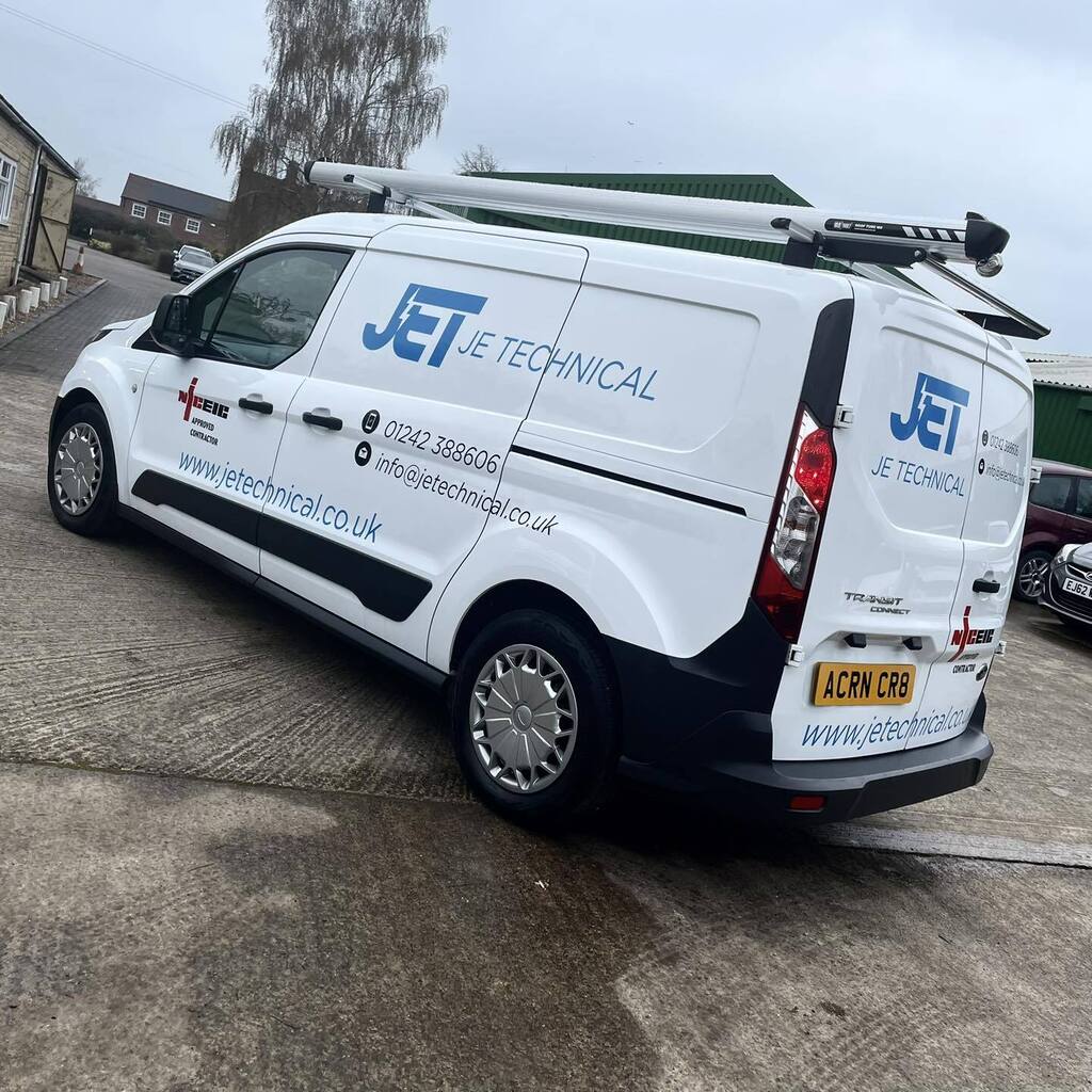 We’ve done a few vans for JE Technical recently as the begin to renew their fleet

#vehiclegraphics #vehiclebranding #signwriter instagr.am/p/Cr-ReX_JyzD/