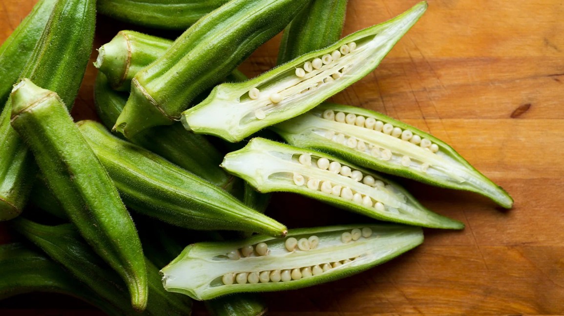 drkasenene's tweet photo. Okra is a vegetable we should all eat often.

It's high antioxidant and anti-inflammatory compounds.

It helps improve 
1. Blood sugar
2. Cholesterol and heart health
3. Immunity and detoxification
4. Weight loss
5. Bowel movements

It can be eaten as food, as part of a smoothie or added to your water.

Great food and health choice.