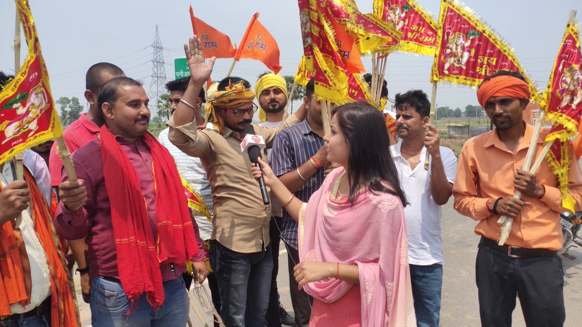 Reporter_Arpita's tweet photo. बागेश्वर धाम सरकार के स्वागत में लगा पूरा तरेत गांव, आयोजन को लेकर बिहार में ज़बरदस्त माहौल 👇
https://t.co/sjszm17qL7

@bageshwardham @Bageshwar 
#BageshwarDhamSarkar #DhirendraKrishnaShastri 
#Bihar #patna #pobharat https://t.co/w8zbzDmiA5