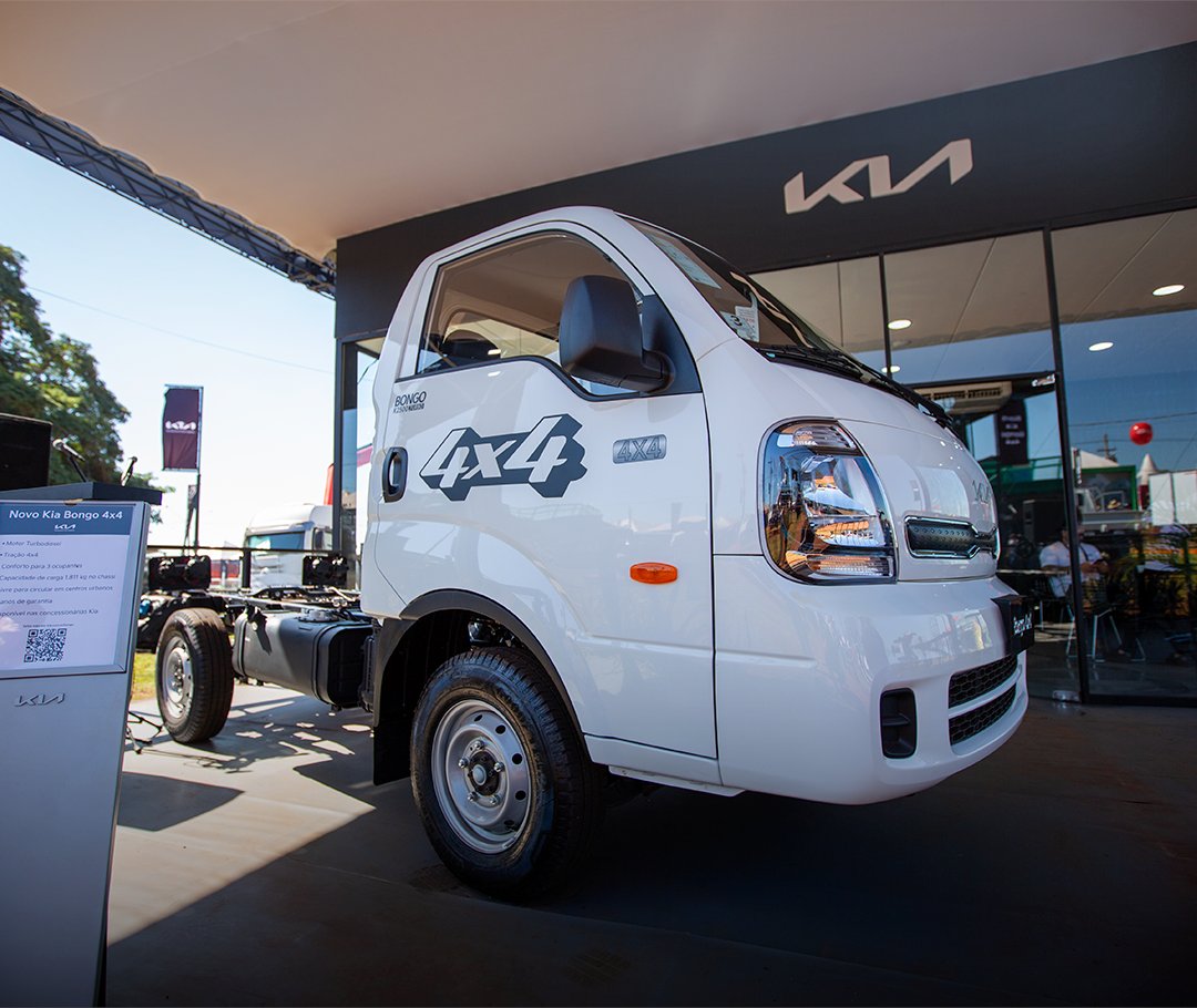 kiadobrasil's tweet photo. A #Kia marcou presença na maior feira de #agronegócio da América Latina.
Durante a #Agrishow 2023, a Kia realizou o lançamento do novo #Bongo 4x4 e esteve também com os modelos Niro, Sportage, Stonic e Carnival em exposição.
Saiba mais em https://t.co/poXmty3jq8.
#bongo4x4 https://t.co/tSta3NMCsd