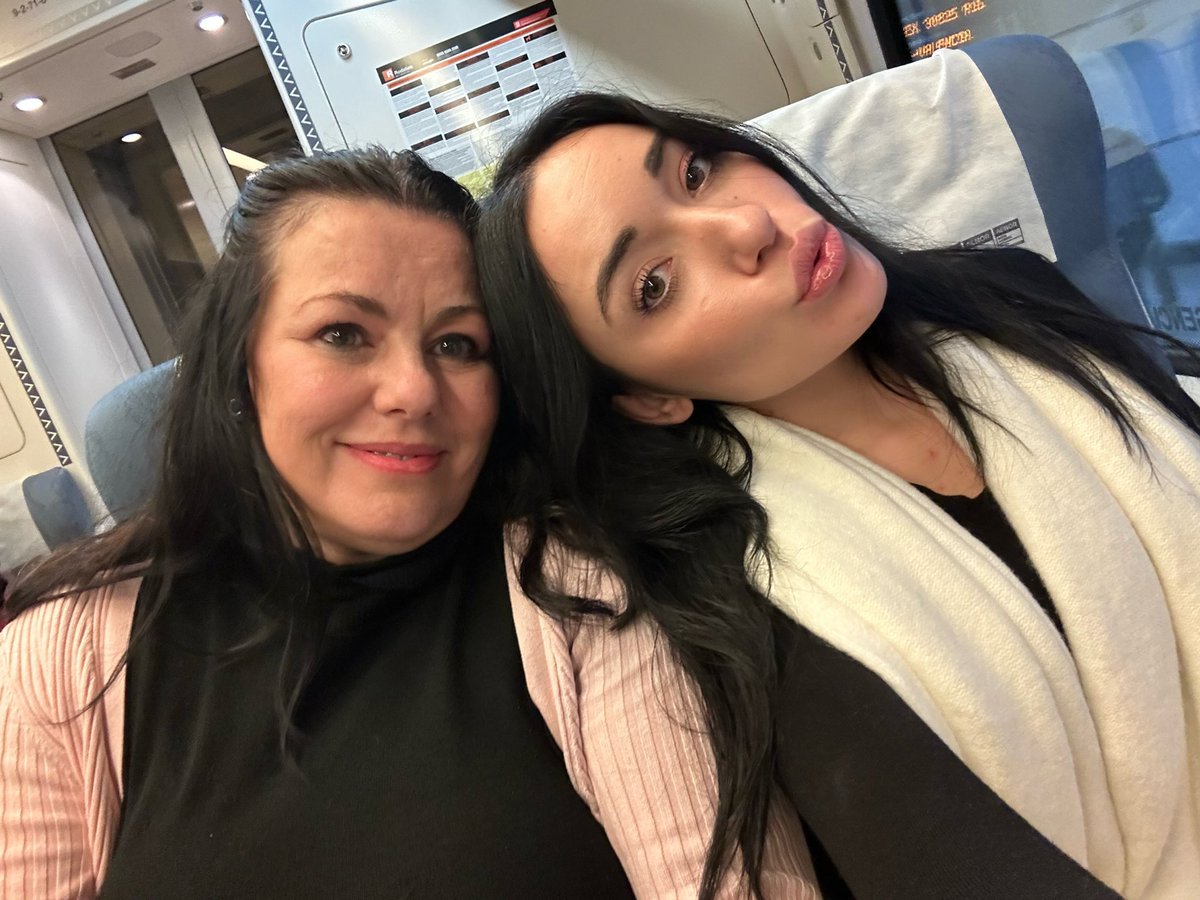 Ada Lluch 🇪🇸 on Twitter: "Today is my beautiful mother’s birthday! 🥳