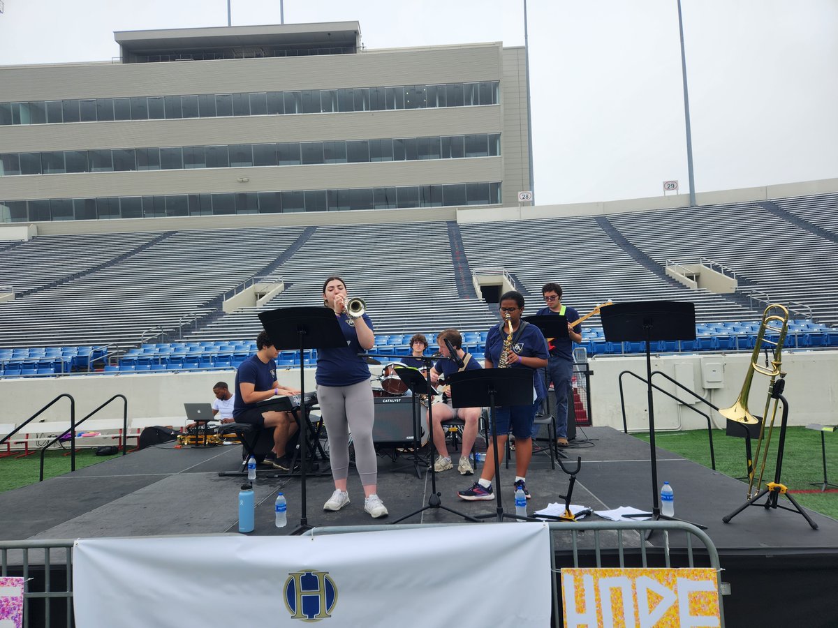 The #PADrumline and the #PAJazzBand were so excited to join @uamscancer on Saturday and #BeAPartOfTheCure! Nothing like using our talents to support a great cause!!!
@PA_UpperSchool @pulaskiacademy 

#PACreate
#PAContribute