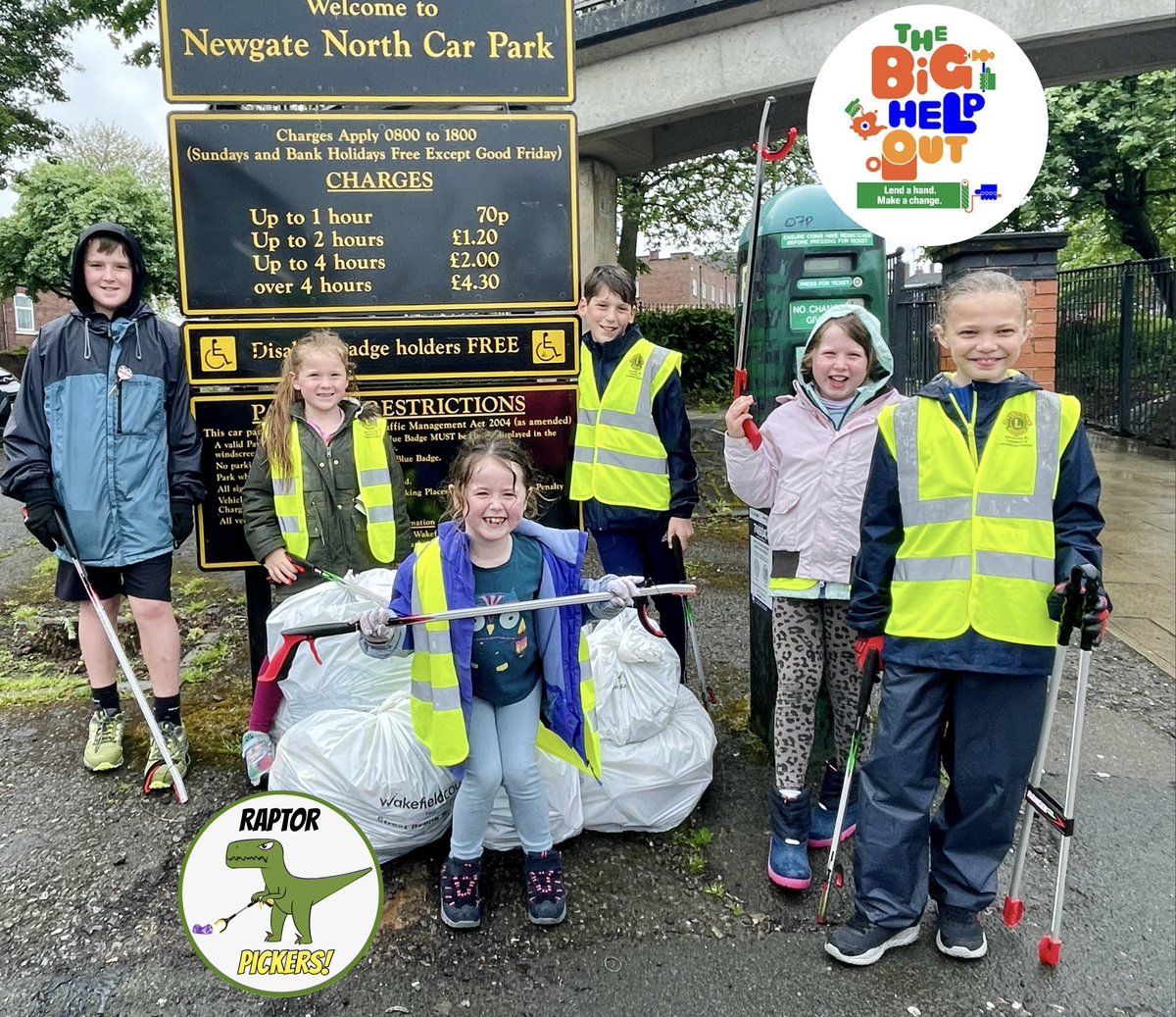 A bit of rain didn’t put the Raptors off from taking part in #TheBigHelpOut to mark the Kings Coronation 👑 9 bags collected from around #Pontefract town and car parks.  @TheBigHelpOut23 #LitterPickMeUp #Community #takeaction #LitterHeroes #litterpicking