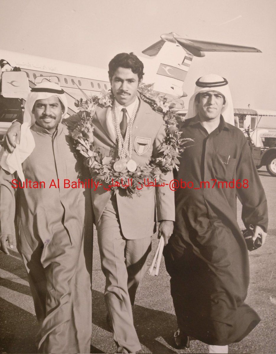 bo_m7md68's tweet photo. اسطورة الكويت في لعبة الجمباز جواد عسكر يتوسط الاعلامي منصور الميل..رحمه الله..وشقيقه ابراهيم عسكر رئيس الاتحاد الكويتي للجمباز سابقا https://t.co/AuNh3gh1XU