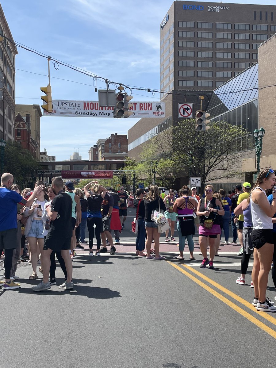 KidneyMyosin's tweet photo. #mountaingoatrun #Syracuse Beautiful day! https://t.co/pYQJQ07nBM